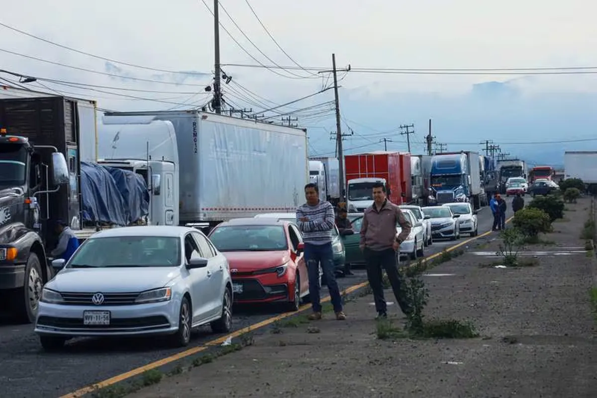 Toluca-Naucalpan: es reabierta, brigadistas comunitarios contra incendios