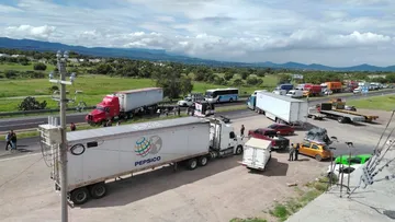Se suma bloqueo en la México-Tulancingo a protestas de transportistas