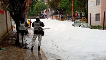 Se desborda presa Los Cuartos en Naucalpan