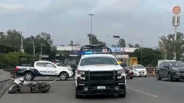 Motociclista fallece tras derrapar en la estación Tlalnepantla del Tren Suburbano