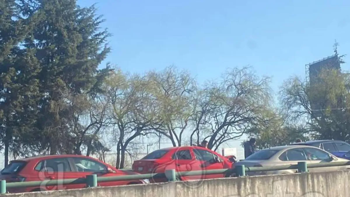 Aunque no se han reportado heridos de gravedad, el incidente ha generado congestión vehicular en la zona.