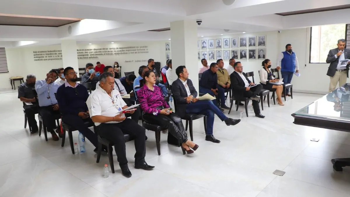 Capacitan a más de 3 mil chóferes del transporte público en Tecámac