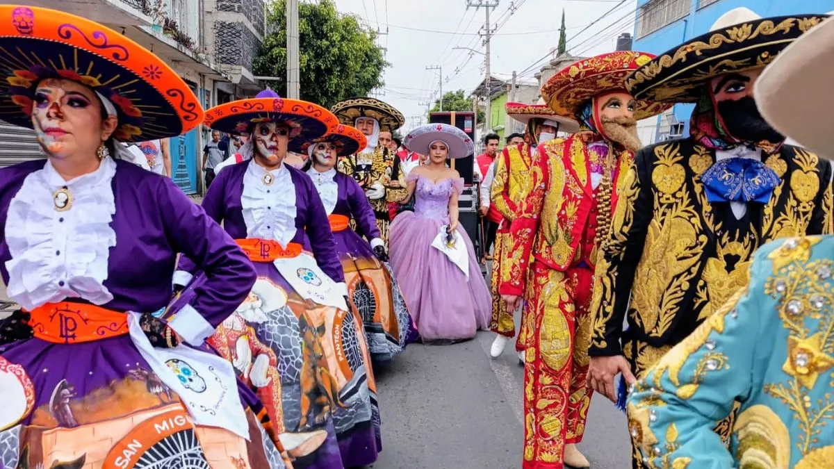 Confección de trajes de charro de carnaval en Chimalhuacán