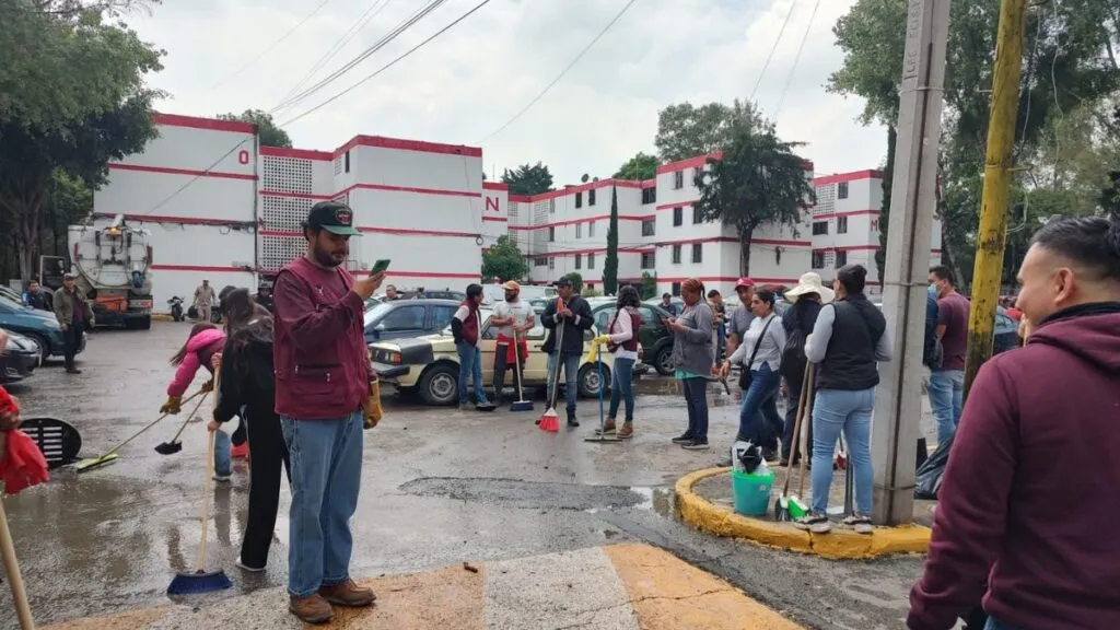 Vecinos de Los Reyes Ixtacala exigen mantenimiento urgente a Cárcamo