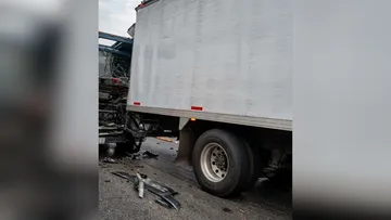 Choque entre tráileres provoca severo congestionamiento en López Portillo rumbo a Coacalco