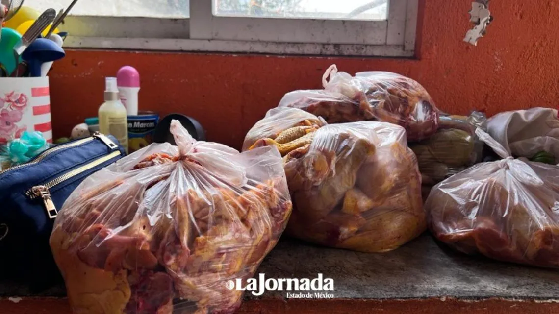 Con comedor comunitario, Miriam apoya a vecinos en Toluca