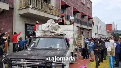 Recolectores de basura bloquean vialidades de Ixtapaluca, denuncian corrupción