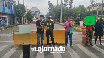Vecinos bloquean calles de Nezahualcóyotl, exigen terminar obra de drenaje