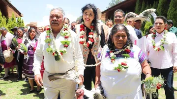 Edomex: En matrimonio colectivo se unen 27 parejas mazahuas