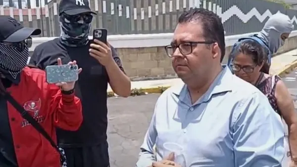 #Potrogate | Estudiantes de la UAP Chimalhuacán increpan a rector interino de la UAEMéx