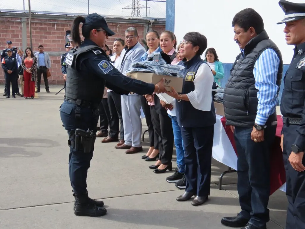 Gobierno de Texcoco entregó uniformes a 420 elementos de seguridad pública y movilidad