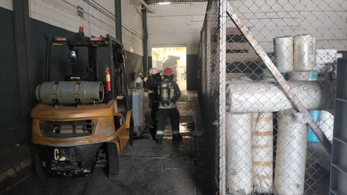 Tlalnepantla: Derrame químico genera evacuación y seis personas con problemas respiratorios