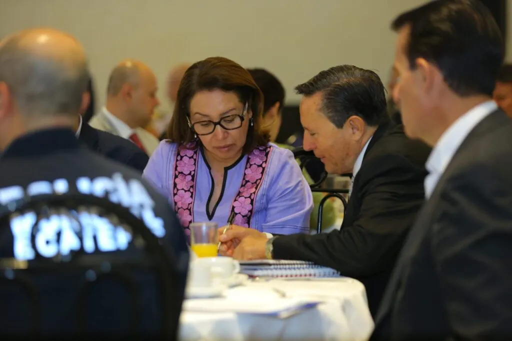 Importante fortalecer la relación con el sector empresarial: Azucena Cisneros