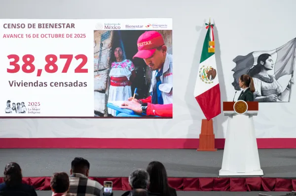 Eduardo Clark anuncia acuerdo para reducir azúcar en refrescos en México.