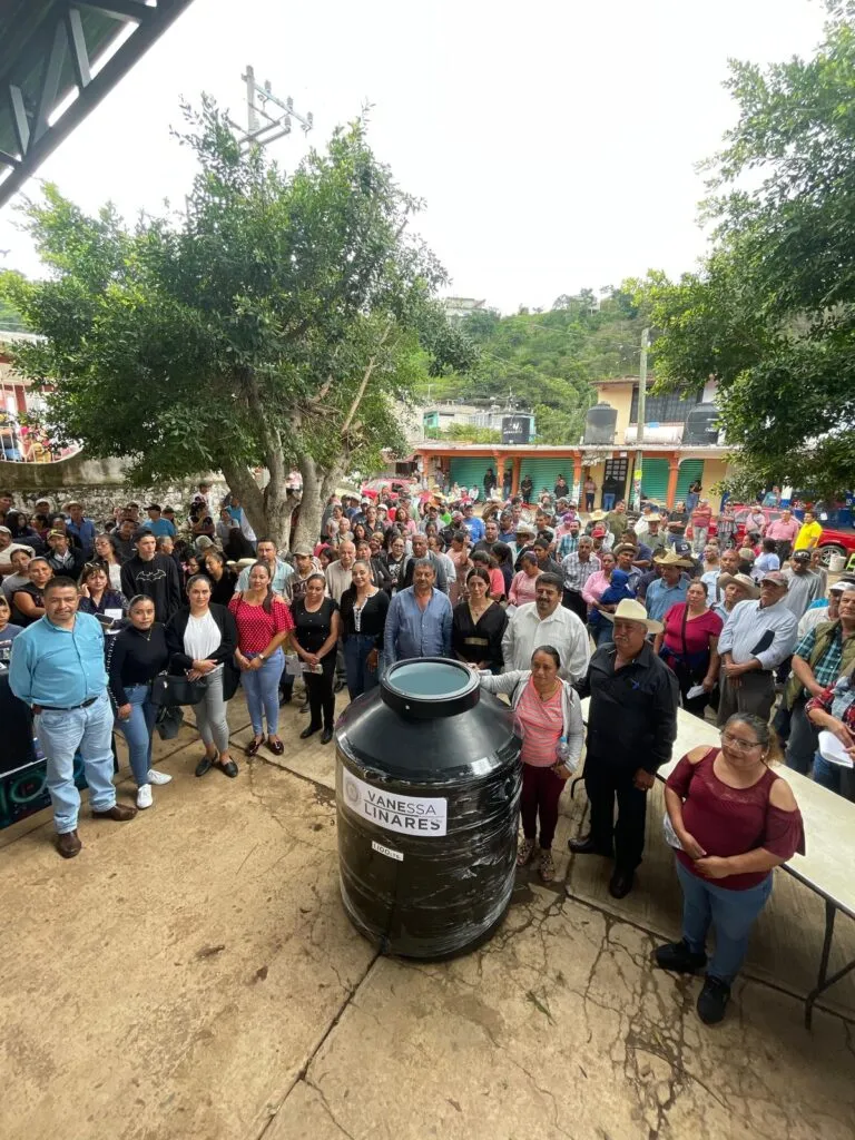 Entrega Diputada Vanessa Linares mil tinacos en Amatepec para mejorar acceso al agua
