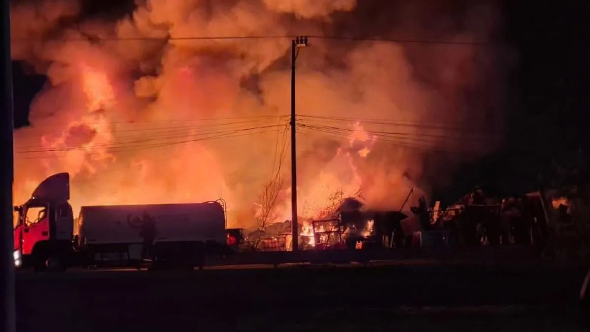 Incendio en depósito moviliza a los bomberos en Tonanitla