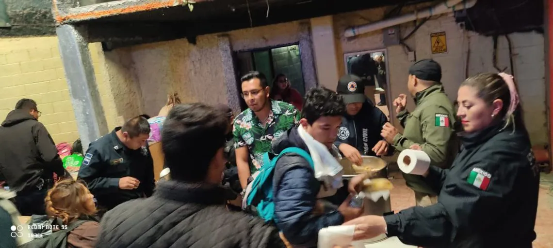 Rescatan a 119 indocumentados hacinados en Texcoco