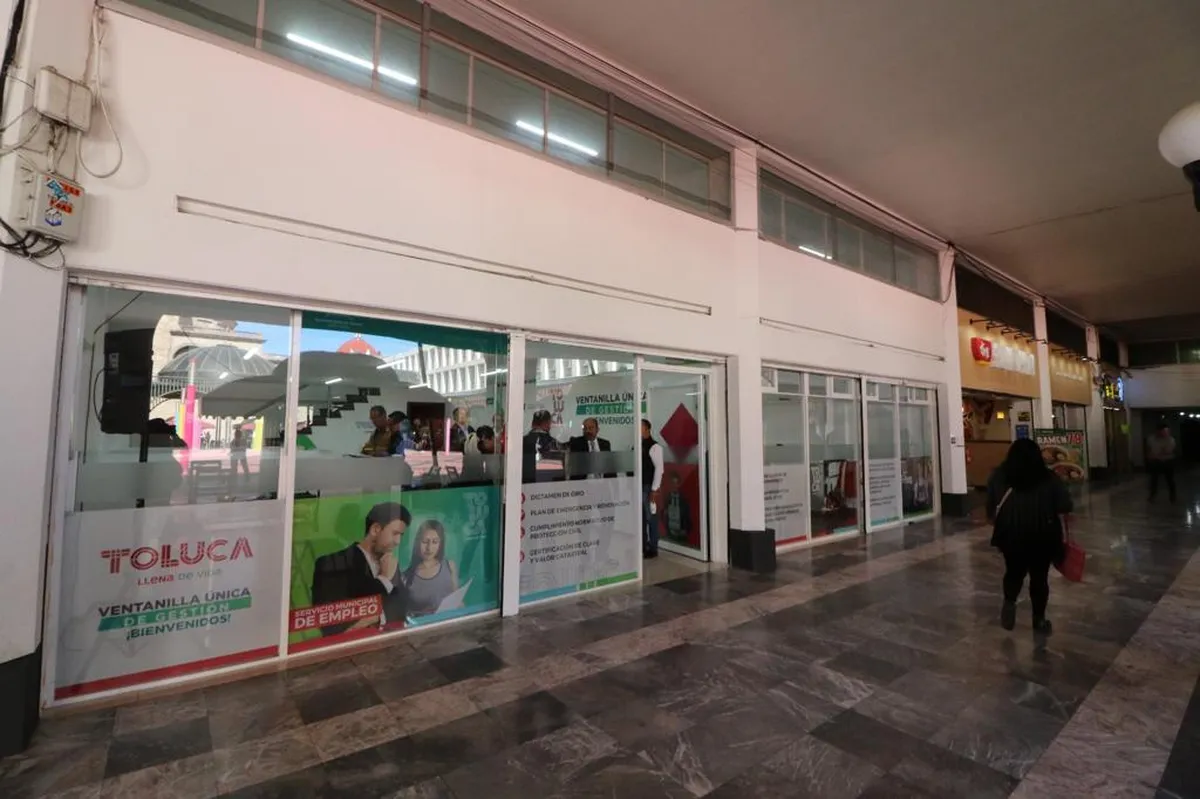 Comerciantes enfrentan trabas para adquirir licencias de funcionamiento en Toluca