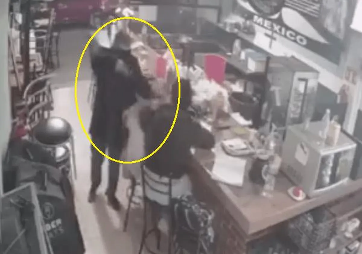 Amagan a niña con arma de fuego