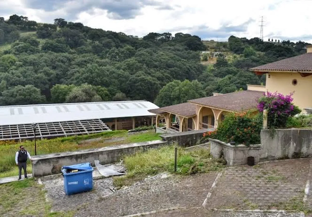 El titular de la dependencia educativa, explicó que esto se debe a que el predio en El Rancho de los Tres García, donde se contempla ubicarla su estatus como terreno no está definido y que el acceso al lugar es muy complejo. Foto: La Jornada