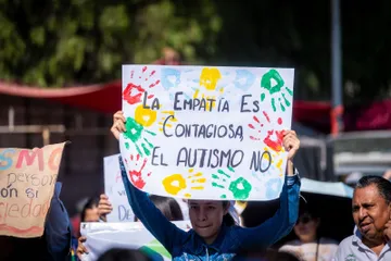 Marchan por la inclusión y el autismo en Coacalco