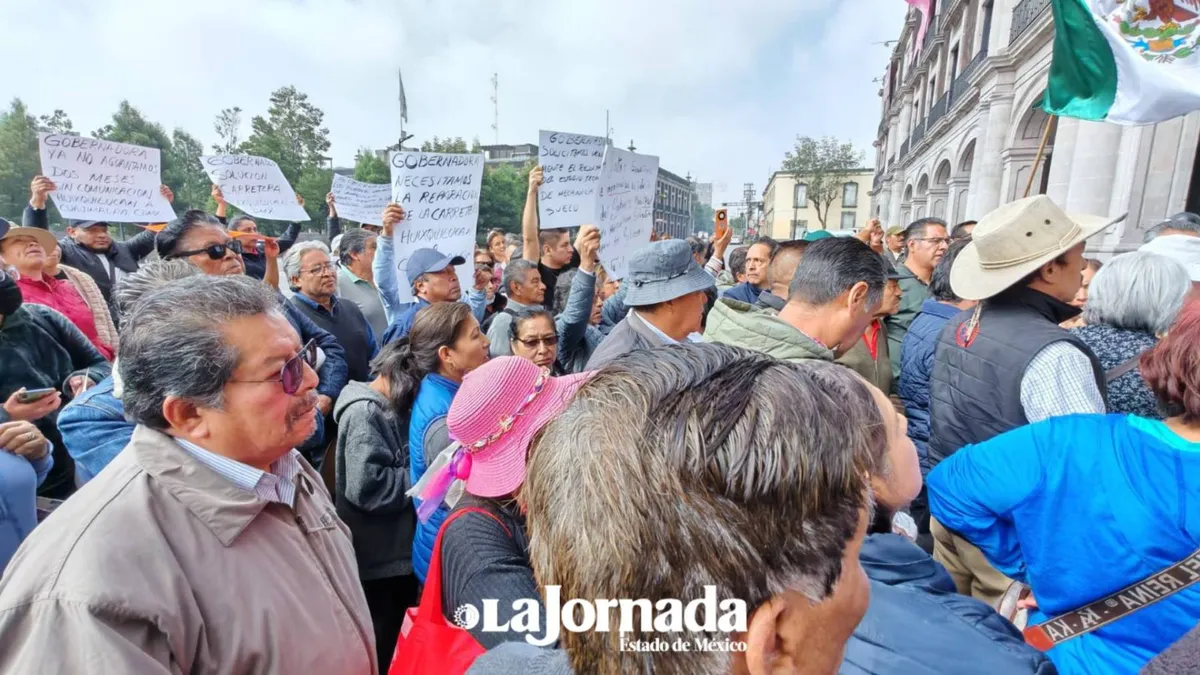 Pobladores de Huixquilucan exigen la reparación de Av. Zacamulpa