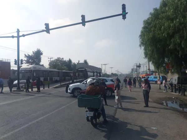 Denunciaron la falta de maestros, casos de acoso escolar y la reciente destitución de la directora.