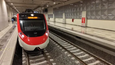 Tren Suburbano registra avance lento entre Tultitlán a Cuautitlán por presunto vandalismo en las vías.