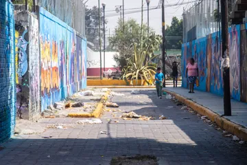 ¡Cuidado! Tirar basura en la vía pública ya es sancionado con arresto o multas en Edomex