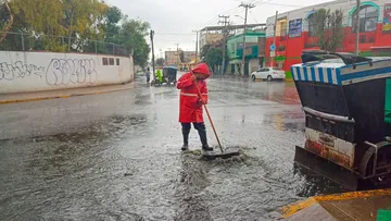 Severos encharcamientos colapsan avenidas en el Valle de México
