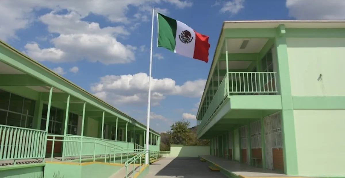 Supuesto fraude deja sin título profesional a egresados de un CBT en Texcoco