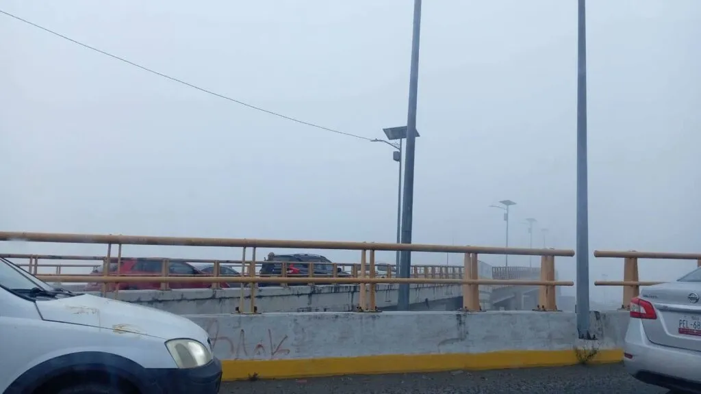Banco de niebla, choque y tráfico complican la circulación en Toluca