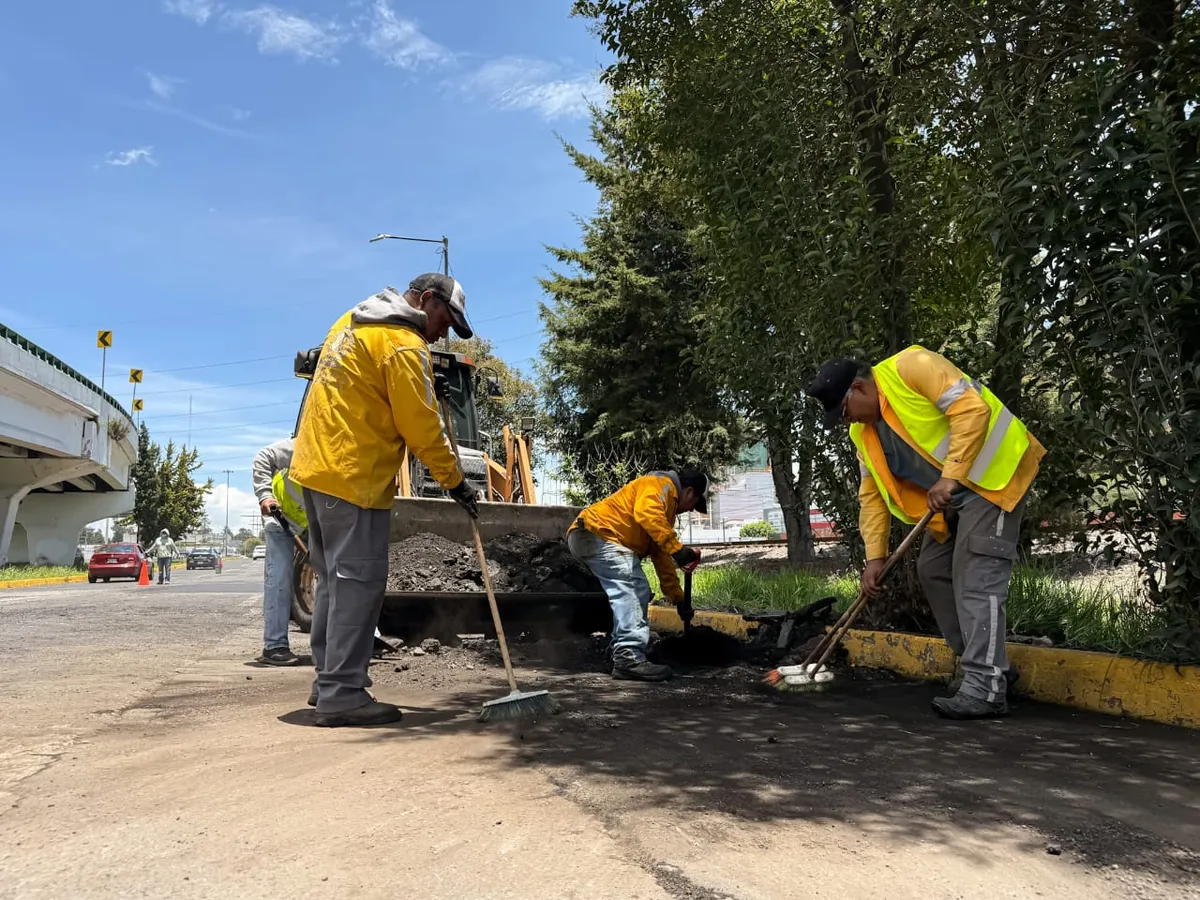 Continúan trabajos de bacheo en distintas zonas de Toluca