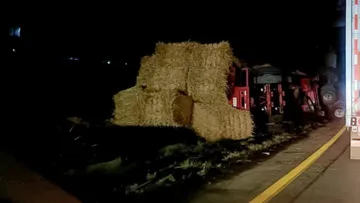 Vuelca camión en la Toluca-Atlacomulco rumbo a Ixtlahuaca