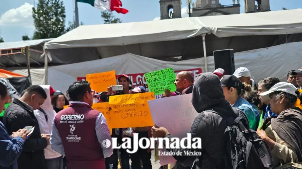 Comerciantes de Tenancingo se manifiestan en Edomex; acusan a las autoridades municipales de irregularidades
