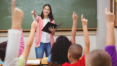 Como este año, este festejo cae en fin de semana, hay quienes se preguntan si el viernes 13 de mayo hay clases.