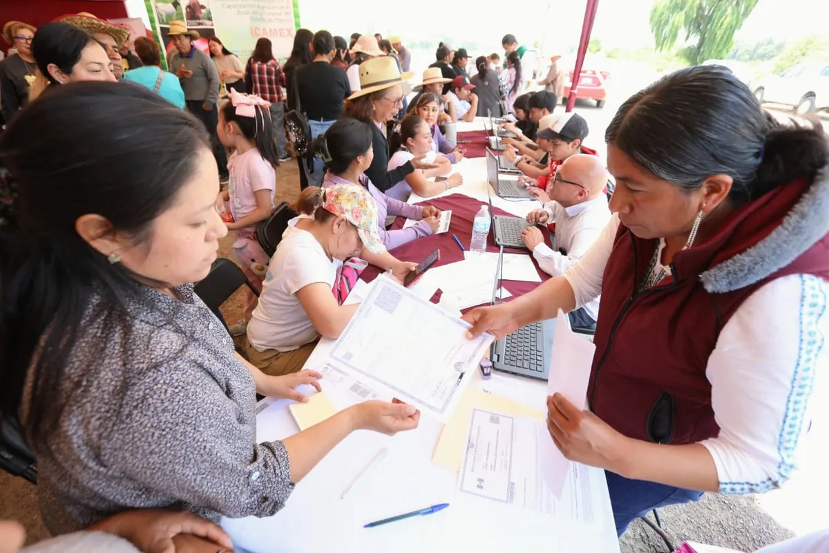 Edomex entrega más de 5.5 millones de pesos a familias de campesinos fallecidos