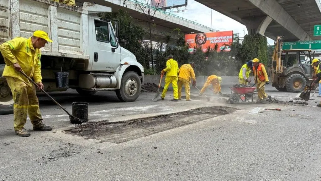 Con bacheo profundo y corrección de drenaje, Junta de Caminos del Edomex rehabilita puntos críticos de Periférico Norte
