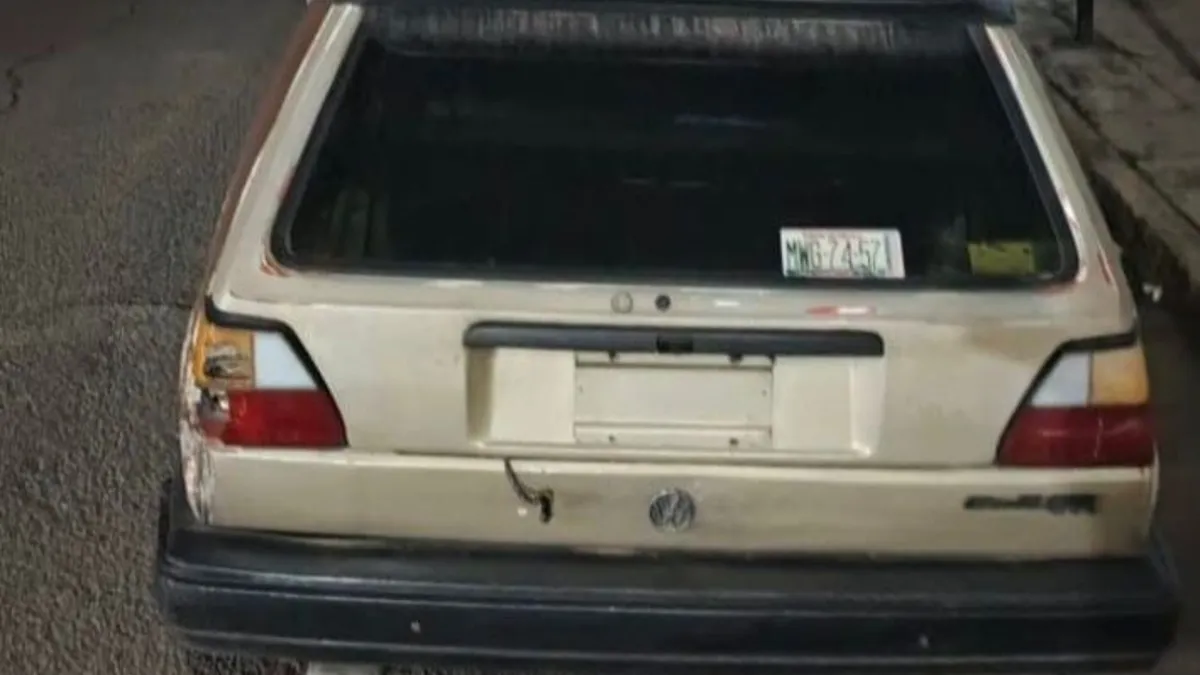 Detienen a joven por conducir auto con motor robado en Toluca.