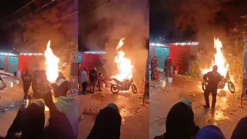 Cohete incendia una motocicleta durante quema de toritos en Atenco [VIDEO]