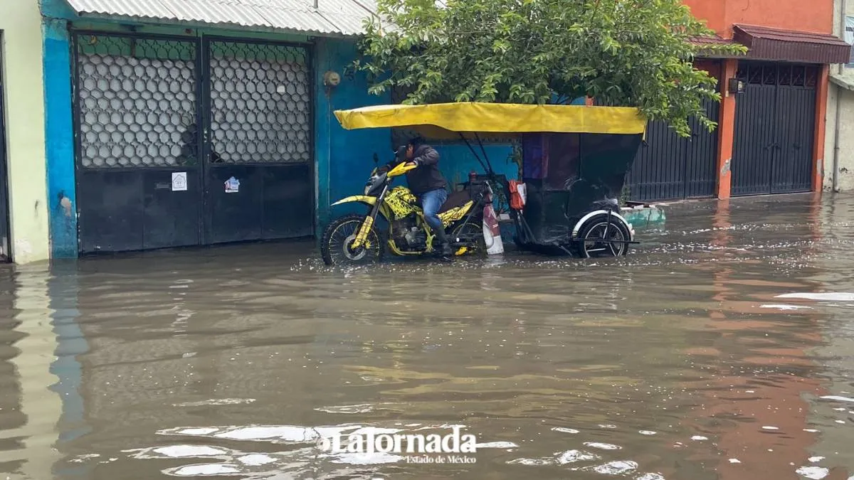 Por lluvia se inundan más de 10 calles en Jardines de Morelos, en Ecatepec