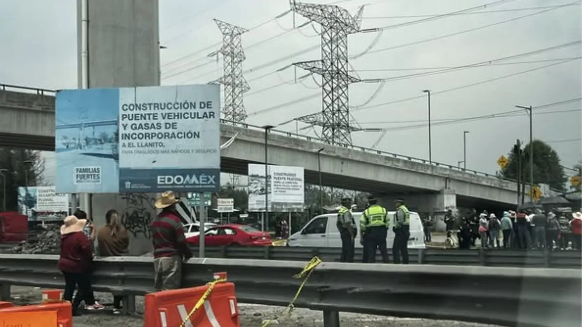 Manifestantes bloquean la México-Toluca, piden se atiendan inundaciones