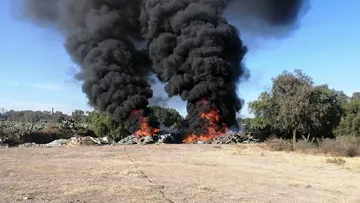 (VIDEO) Habitantes de Otumba piden intervención de Profepa por quema de neumáticos