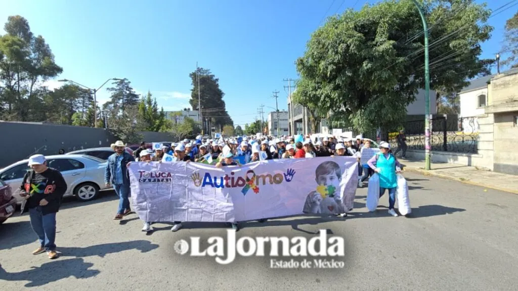 Marchan en Toluca para visibilizar trastorno del espectro autista