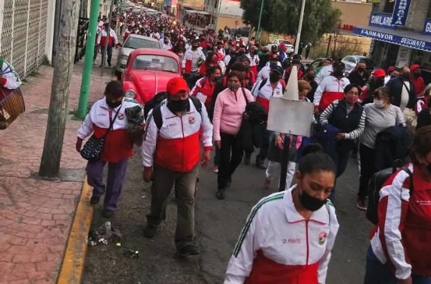 Video: Por acoso laboral y despidos injustificados, marchan sindicalizados de Ecatepec