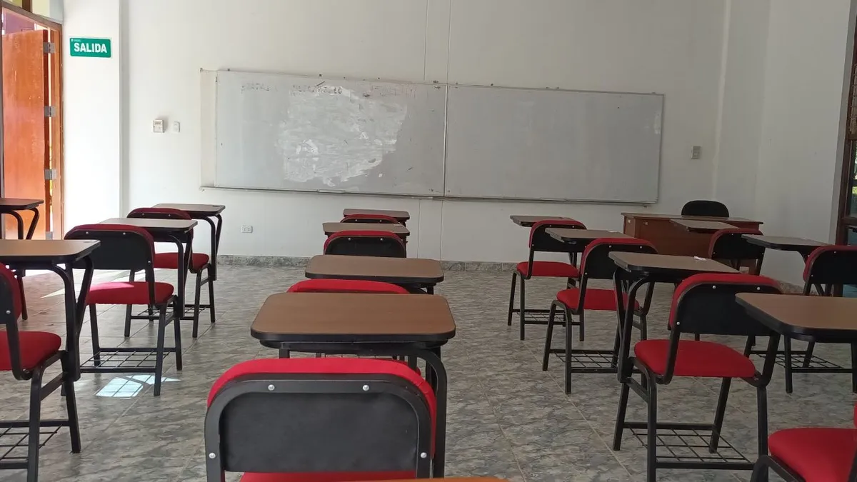 Foto de un salón de clases, como los que reanudaron actividades en Texcaltitlán.