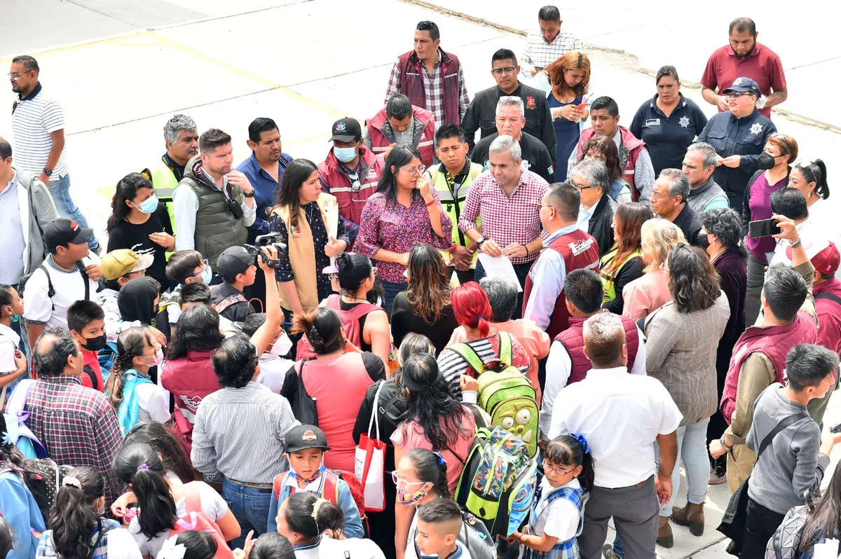 Gobierno de Ecatepec construye arcotechos en beneficio de 25 mil alumnos