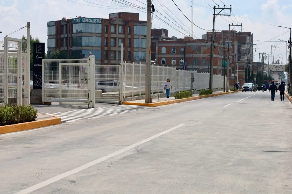 Cumple Fernando Flores a metepequenses con renovada calle