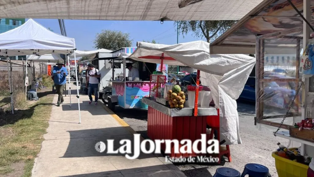 Comerciantes se apoderan de las calles cercanas al Centro Médico Adolfo López Mateos
