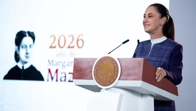 Claudia Sheinbaum aseguró que se atenderán las demandas de los trabajadores del IMSS, quienes exigen un aumento salarial del 10% y soluciones al desabasto de medicamentos.